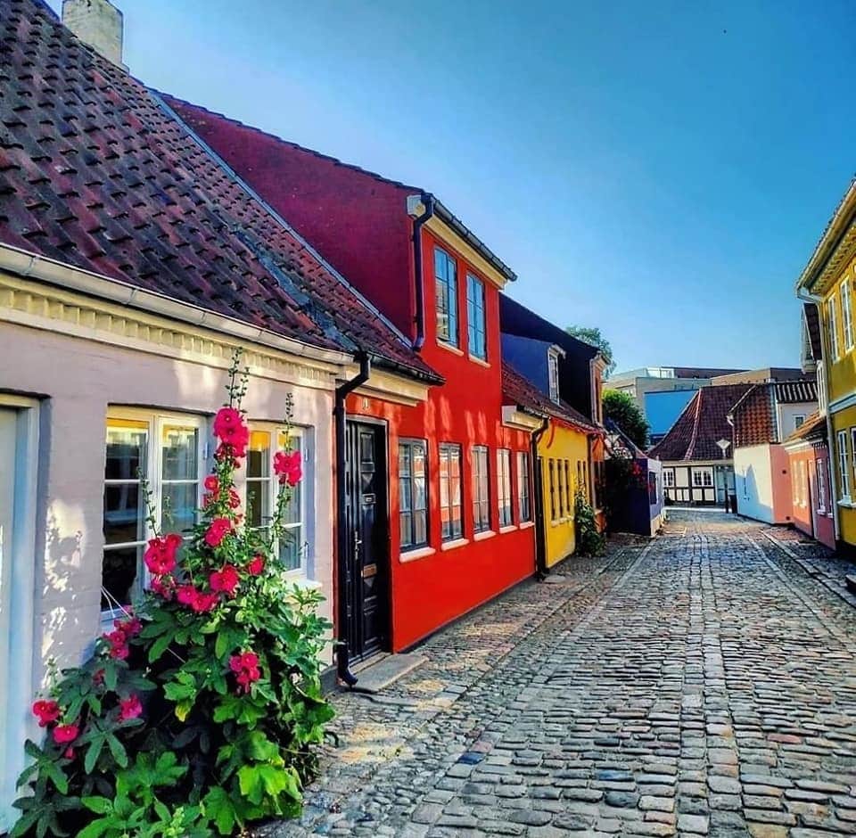 Marry Abroad Simply Odense Denmark | Image @anna.gkiati.